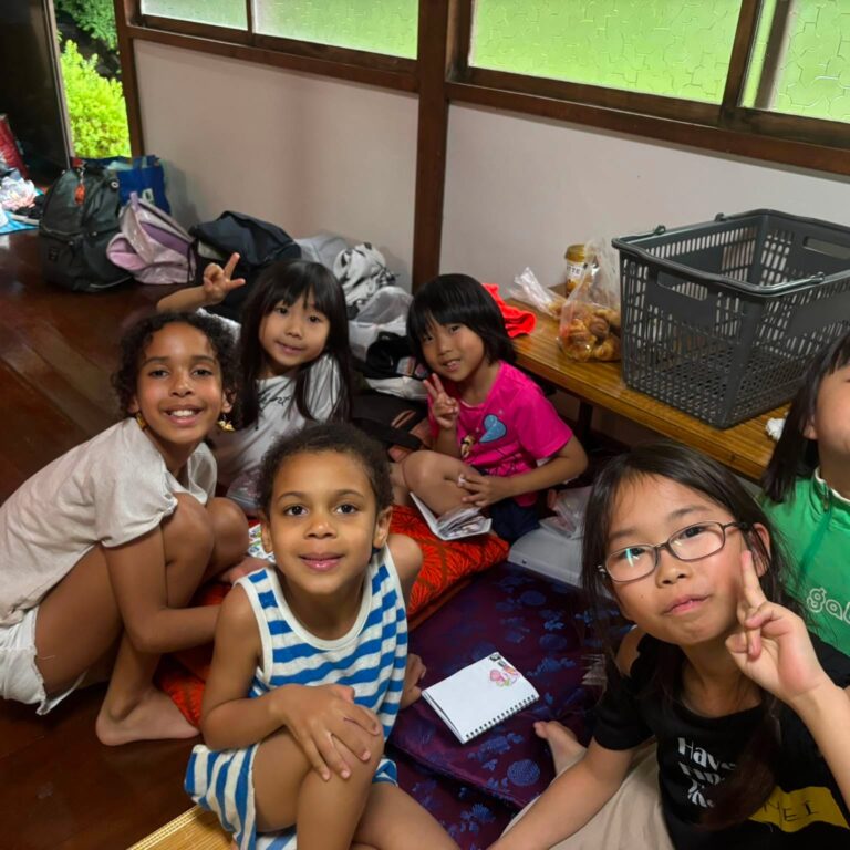 外国人の子どもと英語で交流するGlobal MOM to MOMの子どもたち
